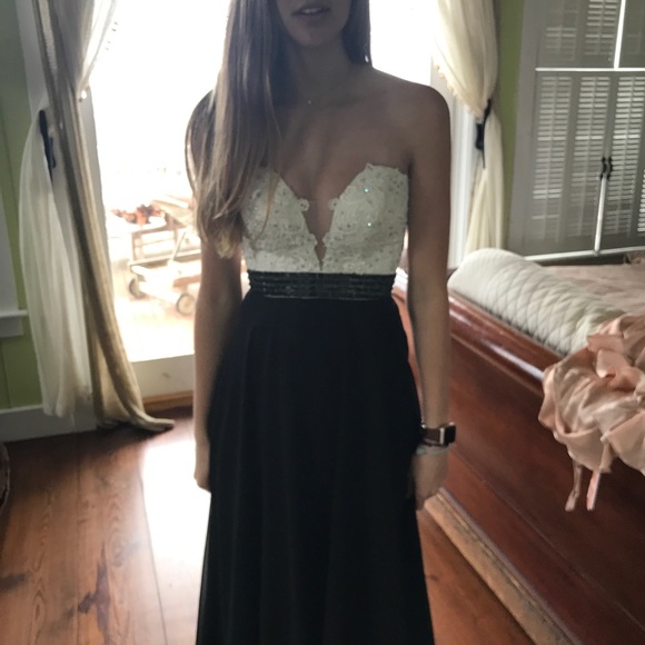 Dresses & Skirts - Dress